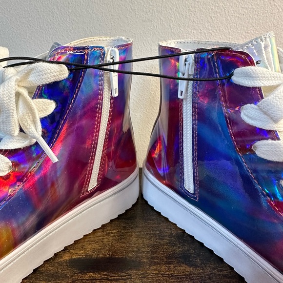 Steve Madden Girls Luvy Metallic Multi Color High Top NWT Various Sizes - Picture 4 of 6